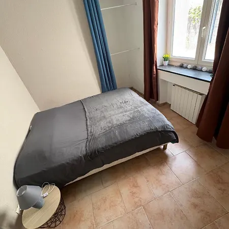 Апартаменты 2 Pieces Cour Et Rue Ним