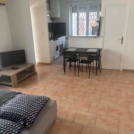 Апартаменты 2 Pieces Cour Et Rue Ним